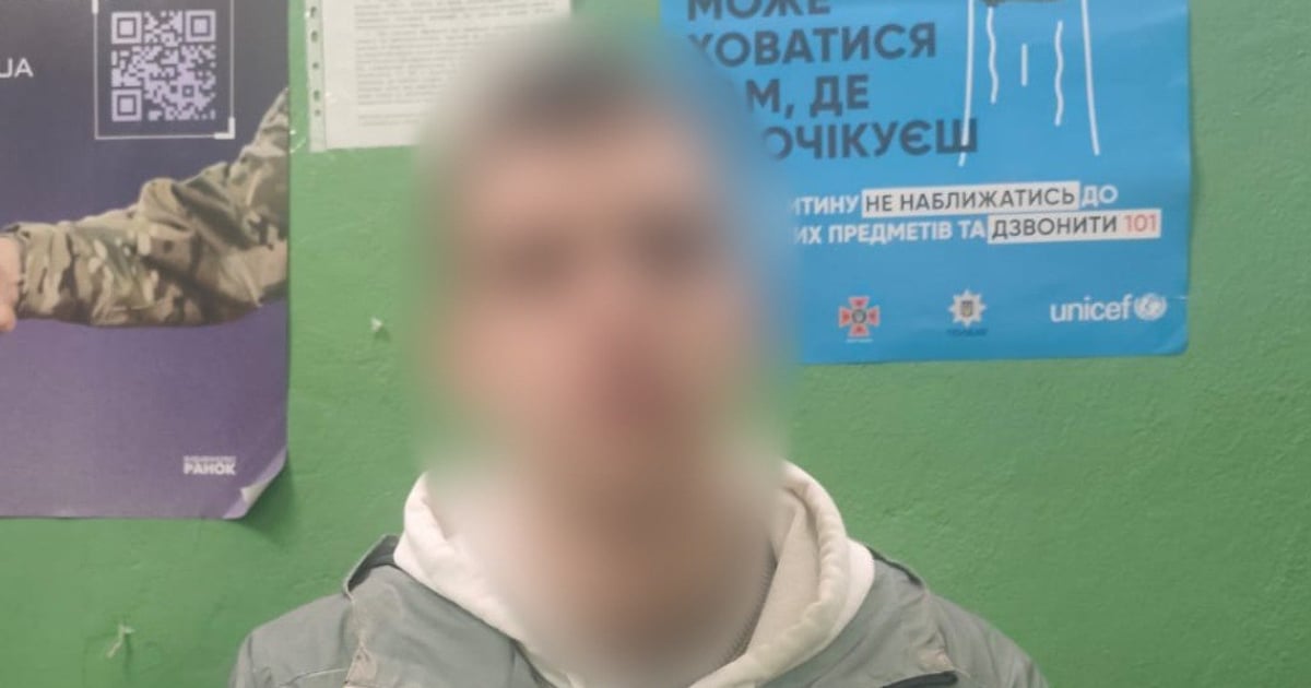 У харківському метро 20-річний чоловік здійснив один постріл угору зі стартового пістолета. 

Постраждалих унаслідок інциденту немає, а порушника затримали