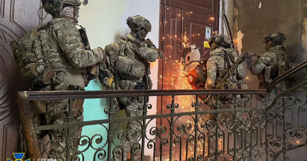 Серед клієнтів викритої мережі підроблення документів на Київщині були переважно іноземці, пов’язані з міжнародними угрупованнями. Один із них — терорист організації «Ісламська держава Вілаят Хорасан», кажуть у СБУ
