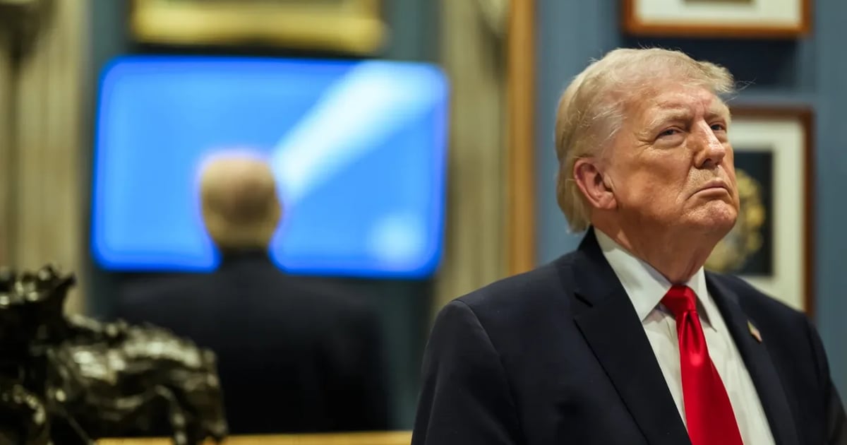 Трамп «серйозніше, ніж протягом останніх тижнів» роздумує над відновленням масштабних бойових дій проти Ірану.

Співрозмовники CNN розповіли, що президент США втрачає терпіння через тривале закриття Ормузької протоки