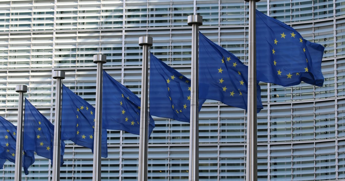 У Європейському парламенті назвали «неприйнятним» рішення Трампа підвищити мита на автомобілі з ЄС до 25%.

Там зазначили, що Європарламент і надалі дотримується домовленостей щодо торговельної угоди та працює над її ратифікацією