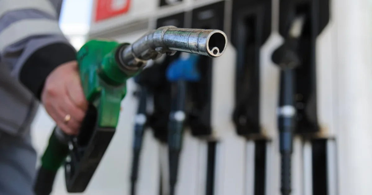 Державна мережа АЗК “Укрнафта” вже розпочала зниження цін, реагуючи на ситуацію у світі— Свириденко.

За словами прем'єрки, зниження цін очікують і від інших учасників ринку в Україні