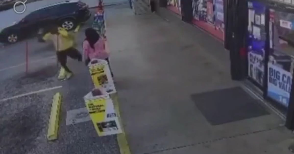 Трамп опублікував нередаговане, графічне відео, де нападник забиває молотком жінку по обличчю. Він заявив, що напад скоїв нелегальний мігрант та приписав відповідальність за смерть жертви Джо Байдену та демократам