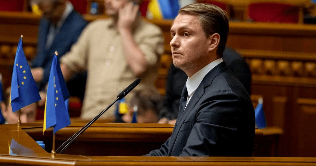 Ексгенпрокурор Кравченко виїхав з України на преміум таксі, а не службовим авто