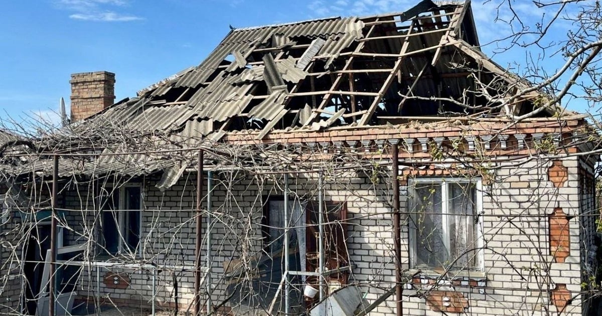 Протягом 17 квітня росіяни понад 40 разів атакували три райони Дніпропетровщини. Під ударом також був обласний центр. Відомо про одного загиблого та 12 постраждалих