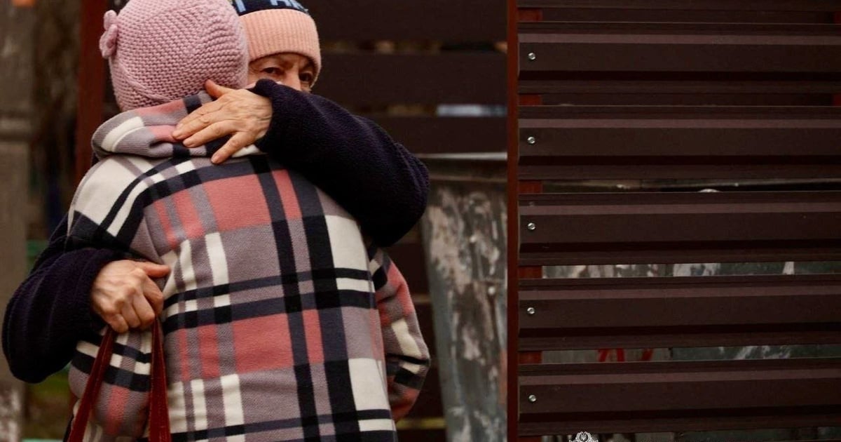 росія атакувала багатоповерхівку у Дніпрі. Наразі відомо про трьох постраждалих. 

Під удар потрапив 14-поверховий житловий будинок. Там пошкоджені стіни, балкони, вікна та технічний поверх