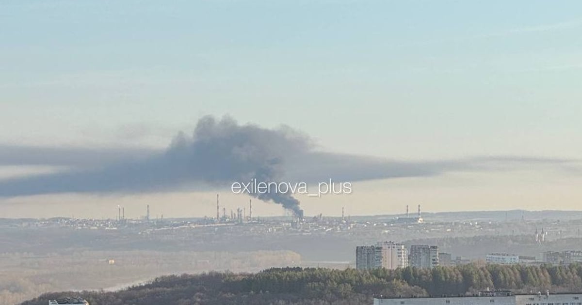 Безпілотники атакували НПЗ в місті Уфа, що в російській Республіці Башкортостан — це за понад 1300 км від кордону України.

Нині на території підприємства гасять займання