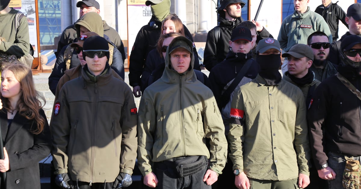 "Традиція прийде - порядок наведе". У Києві до Дня українського добровольця праві організації вийшли на марш (ФОТО)