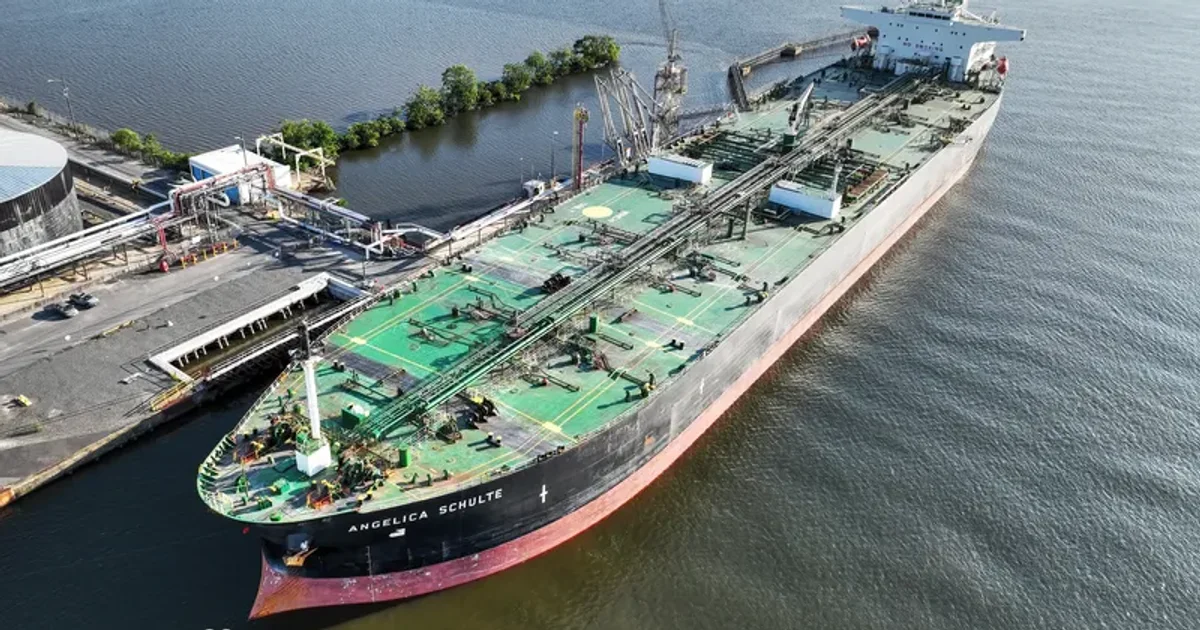 він пов'язаний з російським тіньовим флотом