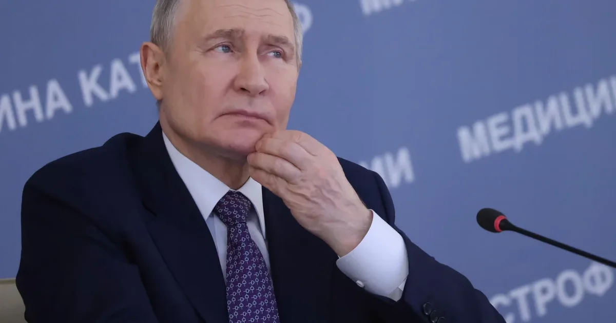 Germany, France and Britain drafting plan to draw Putin into talks