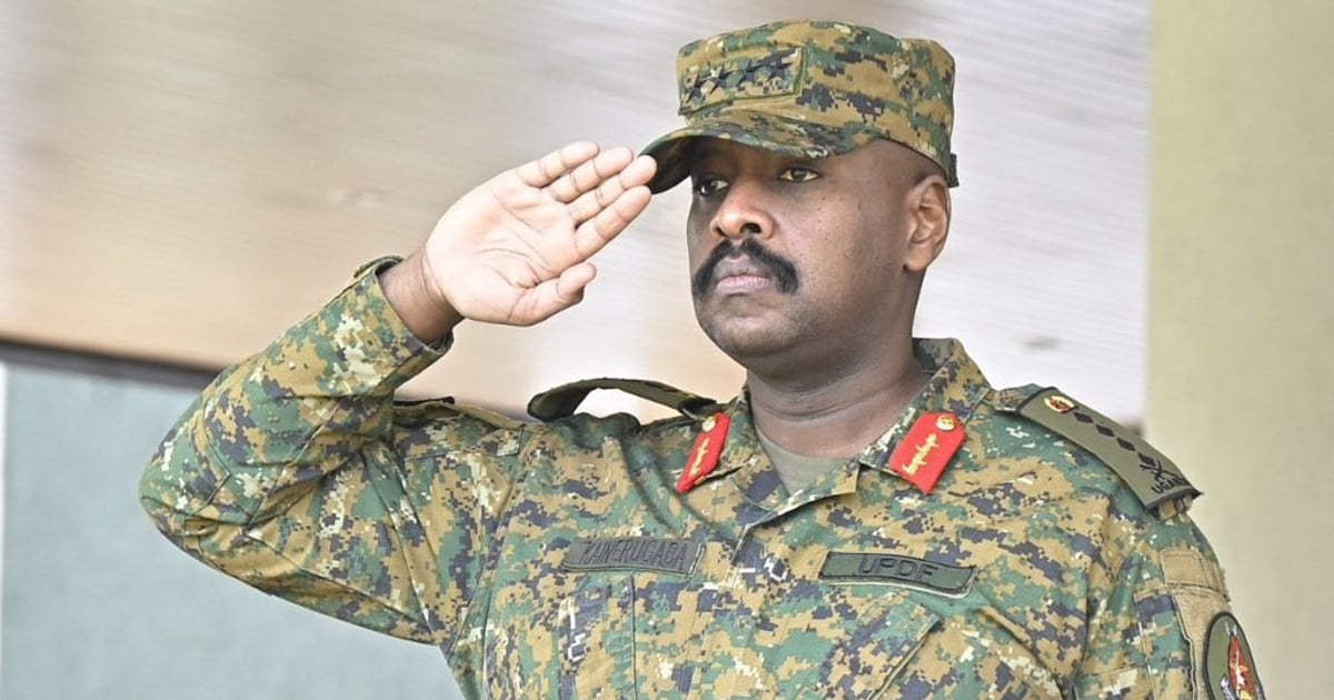Головнокомандувач Збройних сил Уганди звинуватив Туреччину в отриманні вигоди від ситуації в Сомалі, де присутні угандійські війська. Як «компенсацію» він вимагає в Анкари 1 мільярд доларів та «найгарнішу жінку»