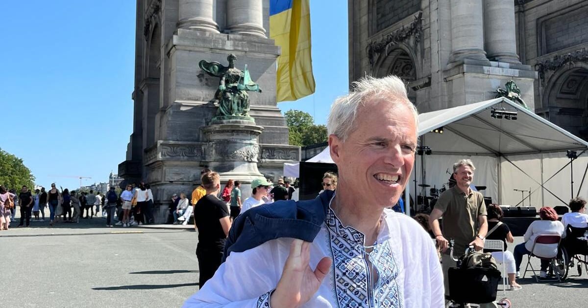 65-річний мер бельгійського містечка Бертран Воке почав вивчати українську мову з перших днів повномасштабного вторгнення й зараз вільно розмовляє нею.

Що стало мотивом до вивчення мови — у новині