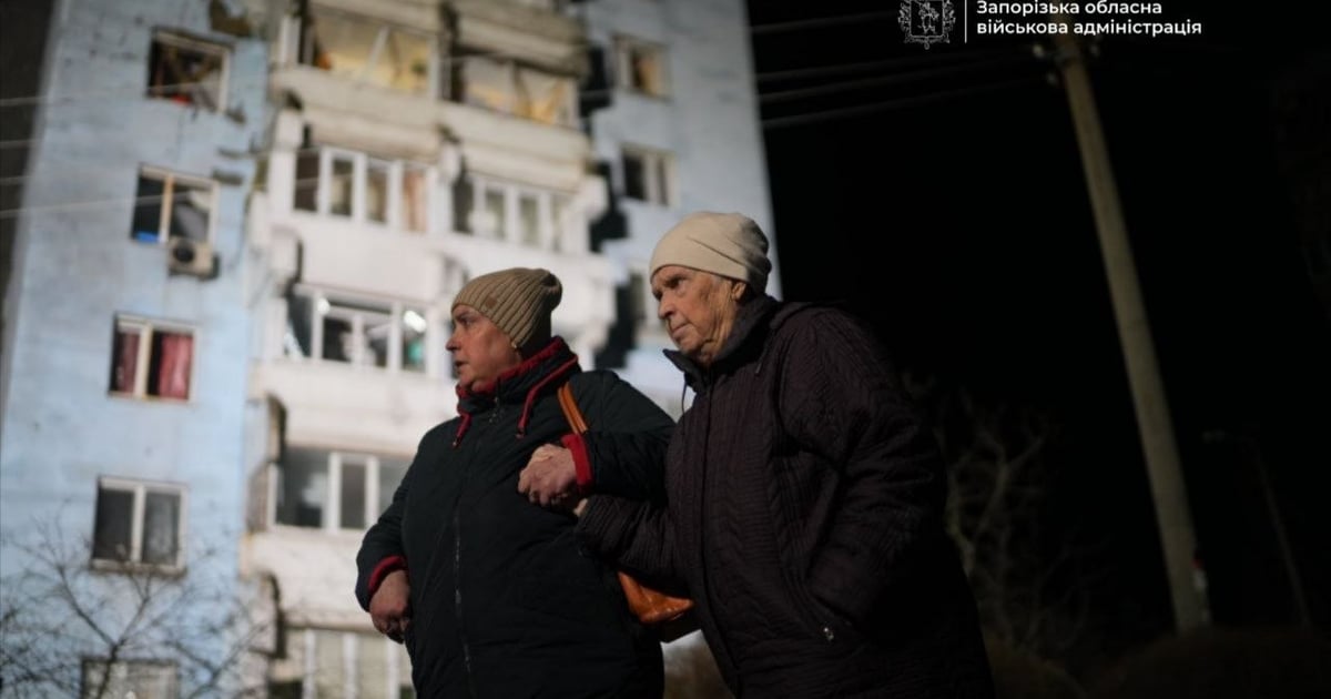 Уночі російські війська завдали масованого удару по українських регіонах. 

Так, у Полтавській громаді загинули двоє людей, а ще одинадцять отримали травми. У Запоріжжі одна людина загинула, ще п'ять — поранено