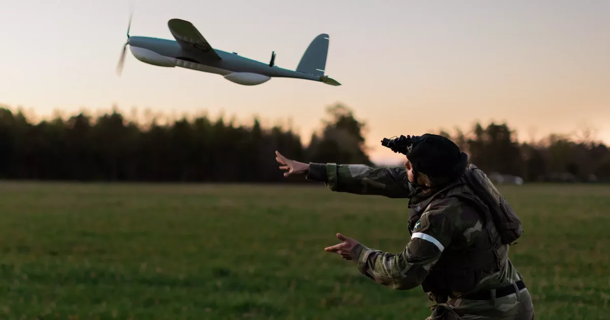 Американські й британські військові провели в Литві масштабні військові навчання, спрямовані на відпрацювання тактики протидії безпілотникам. Тренування пройшли всього за 30 кілометрів від кордону з Білоруссю