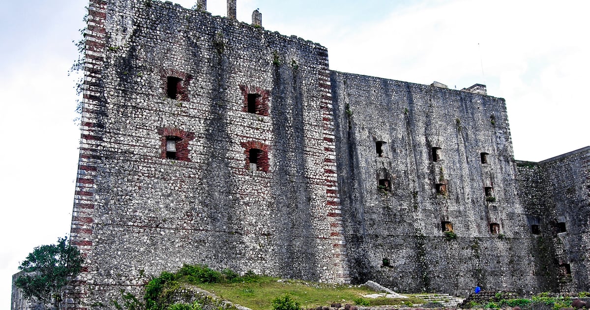 Щонайменше 30 людей загинули внаслідок масової тисняви в цитаделі Лафер'єр на Гаїті. Цього дня там проходили щорічні святкування