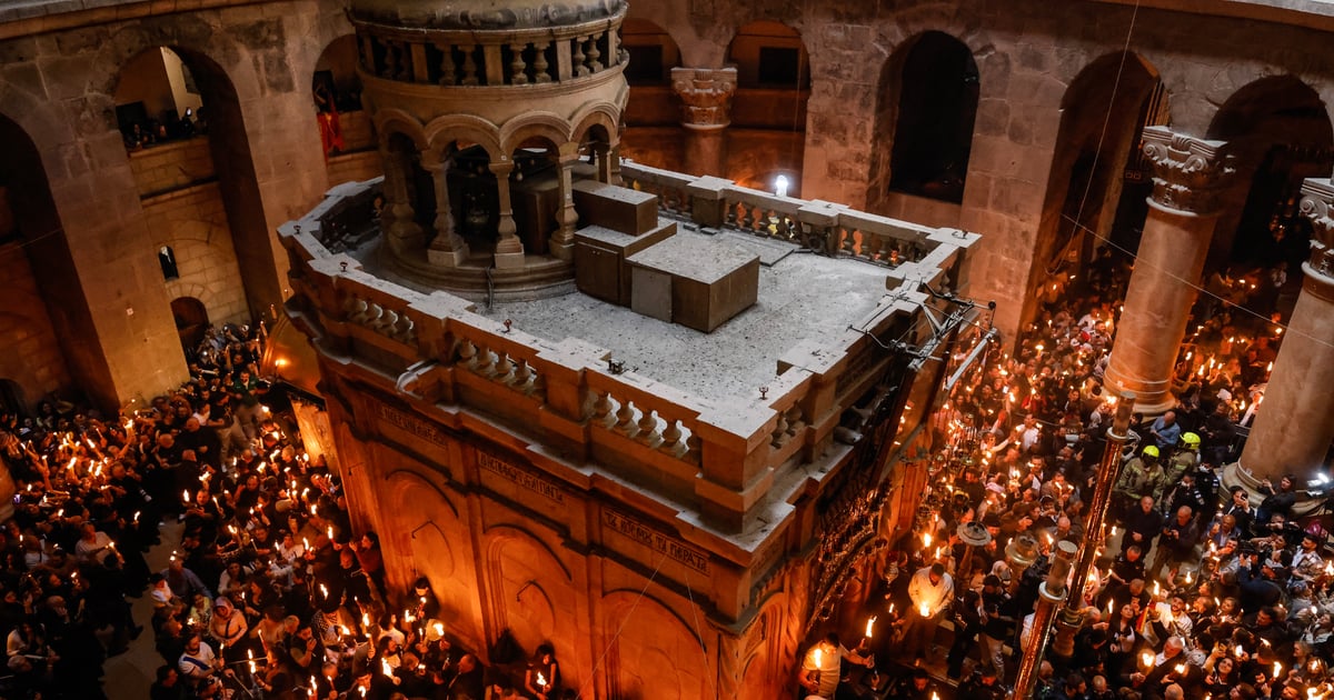 У храмі Гробу Господнього в Єрусалимі відбулася церемонія сходження Благодатного вогню