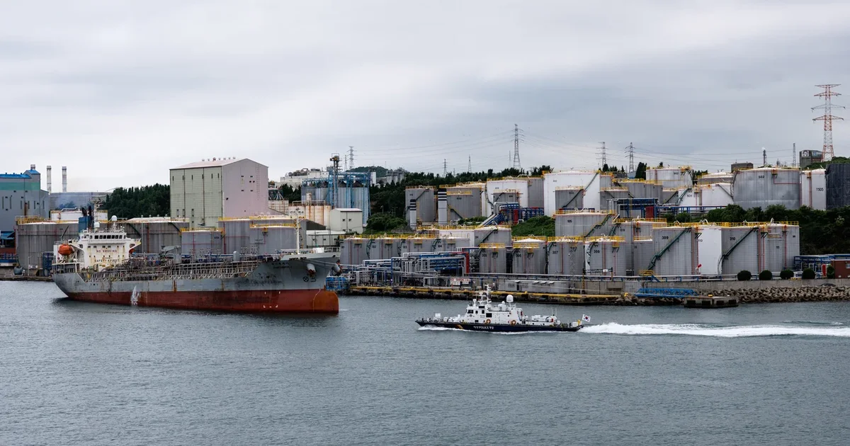 Ukraine confirms sanctioned Russian tankers shipped 176,000 tons of fuel from South Korean ports