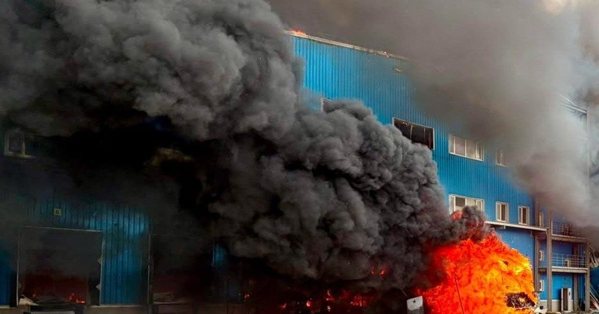 росіяни атакували Дніпро та Рівне.

За даними влади, влучання сталося по підприємству, що не працює, та складу