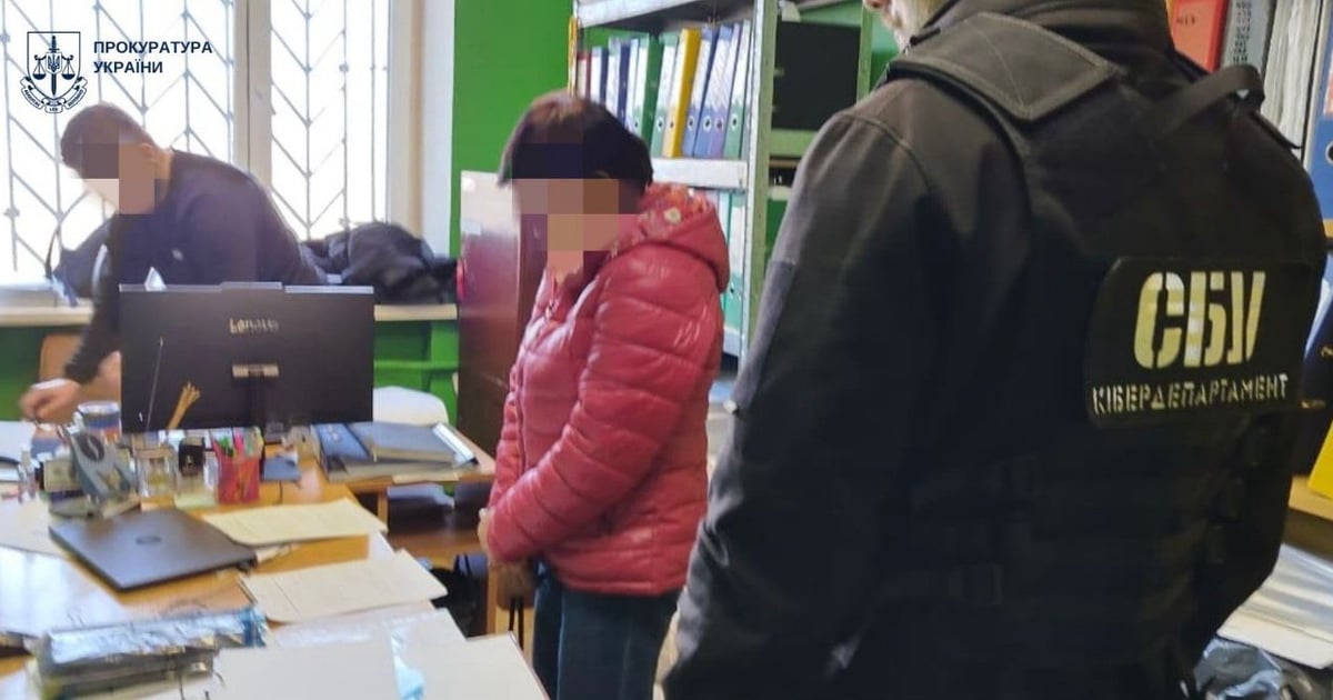 СБУ оголосила підозру очільниці одного з відділів Міністерства культури України. 

За даними слідства, вона вихваляла путіна та виправдовувала збройну агресію рф проти України