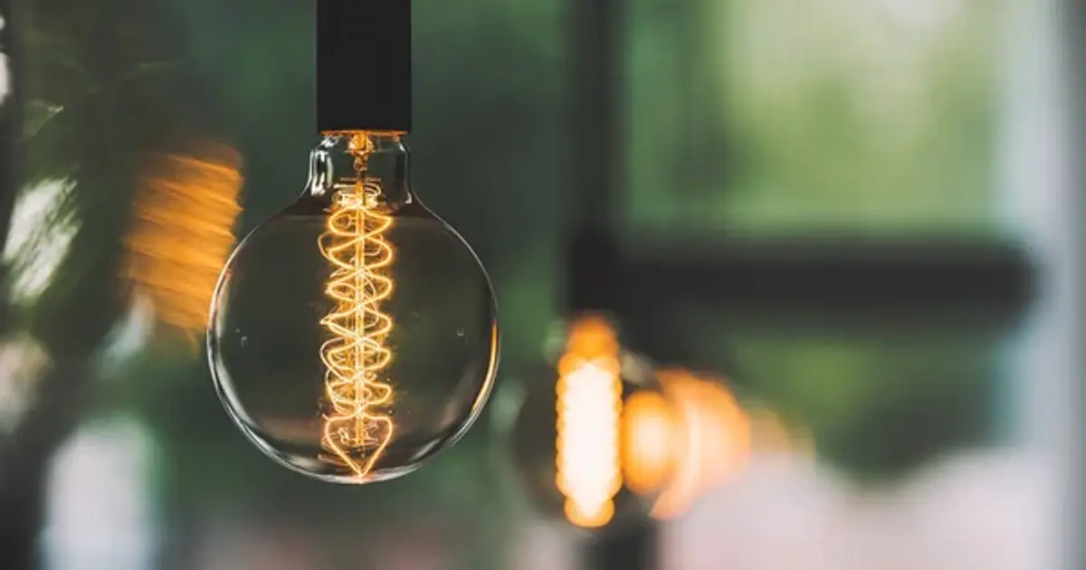 ДТЕК вводить екстрені відключення світла у Києві та кількох областях країни