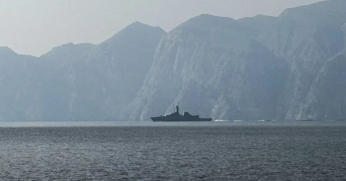 США блокуватимуть усі судна, які намагатимуться увійти або вийти з Ормузької протоки. До блокади долучаться й інші країни — заявив Трамп у Truth Social.

За словами президента США, блокада розпочнеться «незабаром»