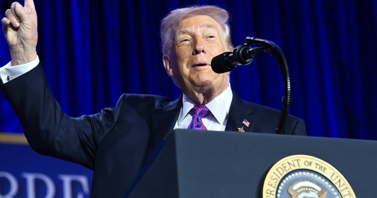 Трамп пророкує "великі гроші" після перемир’я з Іраном. США ще трохи "потусуються" в Ормузькій протоці