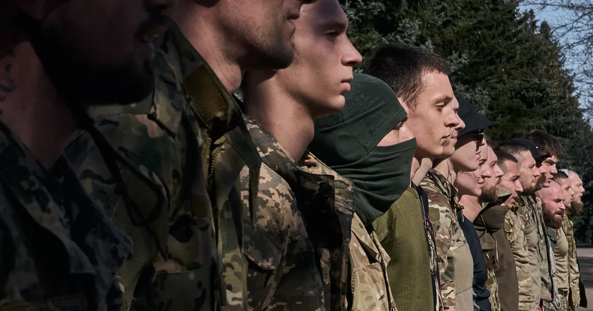 Нинішній підхід до проведення військово-лікарських комісій та роботи ТЦК, на думку Офісу військового омбудсмена, потребує змін.  

Зокрема, там вважають, що частина визнаних «обмежено придатними» повинна мати можливість звільнитися зі служби