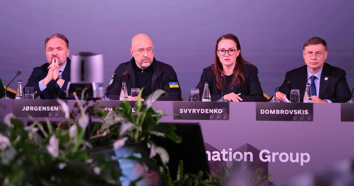 Україні потрібно щонайменше €5,4 млрд для підготовки до опалювального сезону.

«Ми визначили обладнання, яке можна передати в Україну, і зараз переходимо до наступного етапу — доставлення та передачі на пошкоджені енергетичні об’єкти», — каже Шмигаль