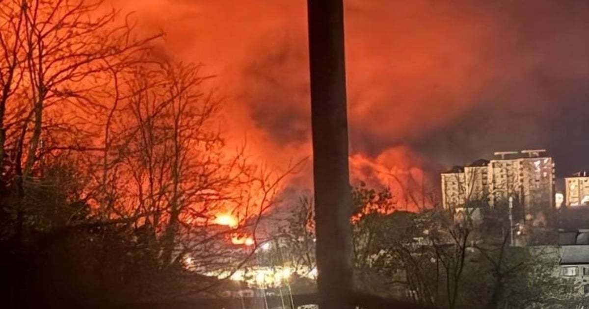 Уночі безпілотники атакували місто Туапсе, що у Краснодарському краї рф. Telegram-канал Astra пише, що в Туапсе горить нафтопереробний завод