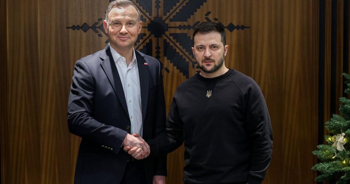 Дуда висловився про те, чи варто позбавляти Зеленського ордена Білого Орла, яким він його нагородив