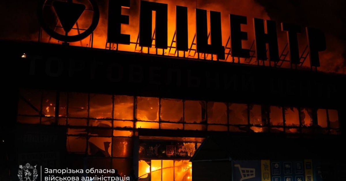 росіяни вдарили по "Епіцентру" в Запоріжжі. У Херсоні відомо про двох загиблих