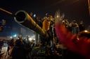 Жителі Дамаску радіють заходу до міста сирійських повстанців, 8 грудня 2024 року
