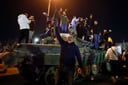 Жителі Дамаску радіють заходу до міста сирійських повстанців, 8 грудня 2024 року