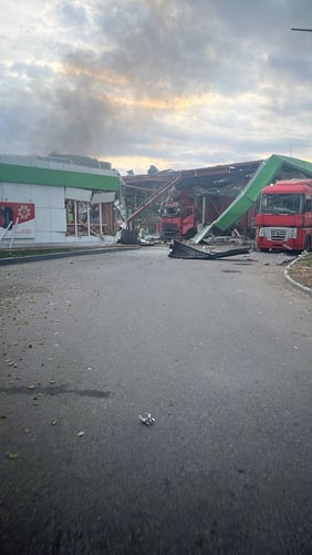 Під Полтавою російський дрон влучив у заправку: одна людина травмована_1