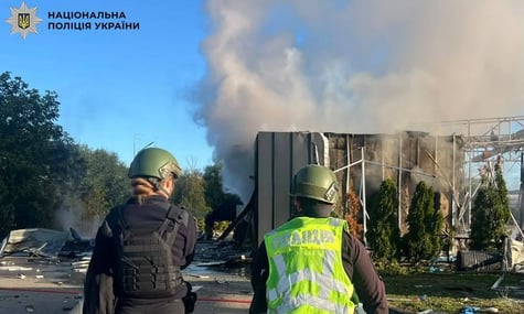 Тривогу оголошували кілька разів за ніч. Київ хвилями атакували дрони — є пошкодження в кількох районах
