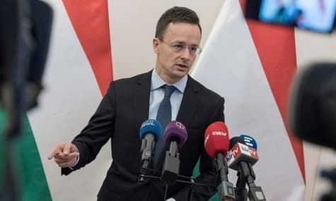 Глава МЗС Угорщини не відповів на питання про вплив РФ на українсько-угорські відносини