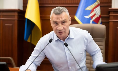 Кличко анонсував зміни в організації руху мостами Києва під час повітряних тривог