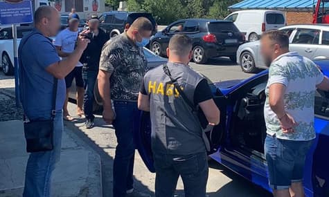 НАБУ: чиновников Николаевского горсовета уличили в коррупции. Заместителя мэра задержали на границе с Венгрией