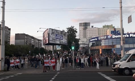 Власти Беларуси меняют тактику: глава МВД извиняется, а Лукашенко обещает разобраться с задержаниями