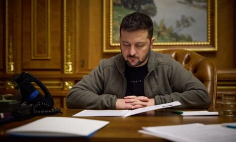 «Не время для ярких витрин»: Зеленский призвал местные власти следить, чтобы энергия не тратилась впустую