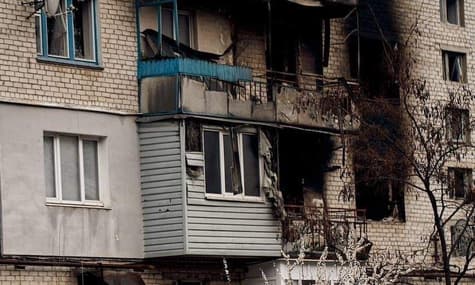 Обстріли на Луганщині: у Кремінній поранена людина, а в Сєвєродонецьку горіли 4 багатоповерхівки