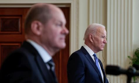 Байден зідзвонився з Шольцом, щоб обговорити підтримку України