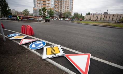 У Києві посадовців підозрюють у розтраті 430 тисяч гривень на усунення вигаданих ям на дорогах