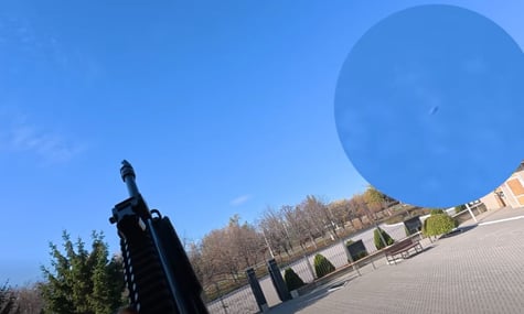 Пресофіцер 24 ОМБр врятував від російського дрона нідерландську журналістку, яка знімала сюжет у Костянтинівці