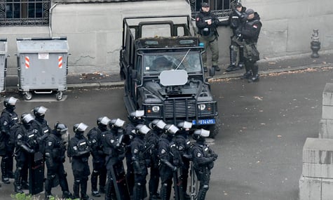 ФСБ допомагала Сербії тестувати «звукові гармати» на собаках — Politico