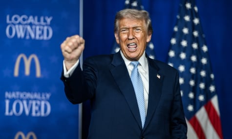 «Тихо, свинко». Трамп перебив журналістку, яка запитала його про публікацію документів у справі Епштейна