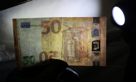 У Польщі запобігли масштабному виготовленню фальшивих євро. Частину з них планували ввести в обіг в Україні