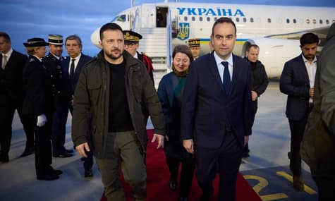 Зеленский прибыл во Францию. Что известно?