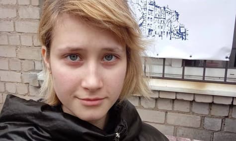 «Я просила Бога умереть быстро». Семнадцатилетняя девушка из Мариуполя — про голод, страх и фильтрационный лагерь