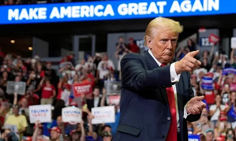 «Вона чорна чи індійка?»: Трамп на з'їзді з темношкірими журналістами зачепив тему раси Камали Гарріс