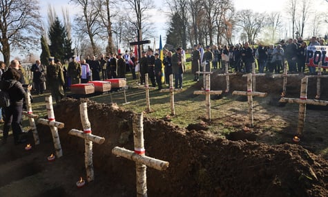 У Мостиськах перепоховали останки ексгумованих у Львові польських солдатів